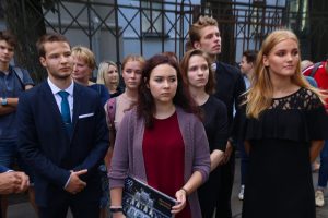 Ar vēsturiskā skolas zvana skaņām svinīgi atklāj atjaunoto Rīgas Valsts 1.ģimnāzijas vēsturisko ēkas fasādi