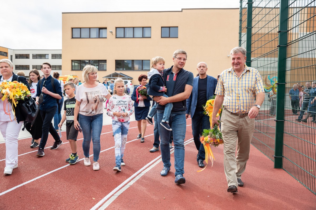 Sporta un aktīvās atpūtas laukums apkaimē pie Mežciema pamatskolas un Rīgas 89.vidusskolas, Hipokrāta ielā 27/29