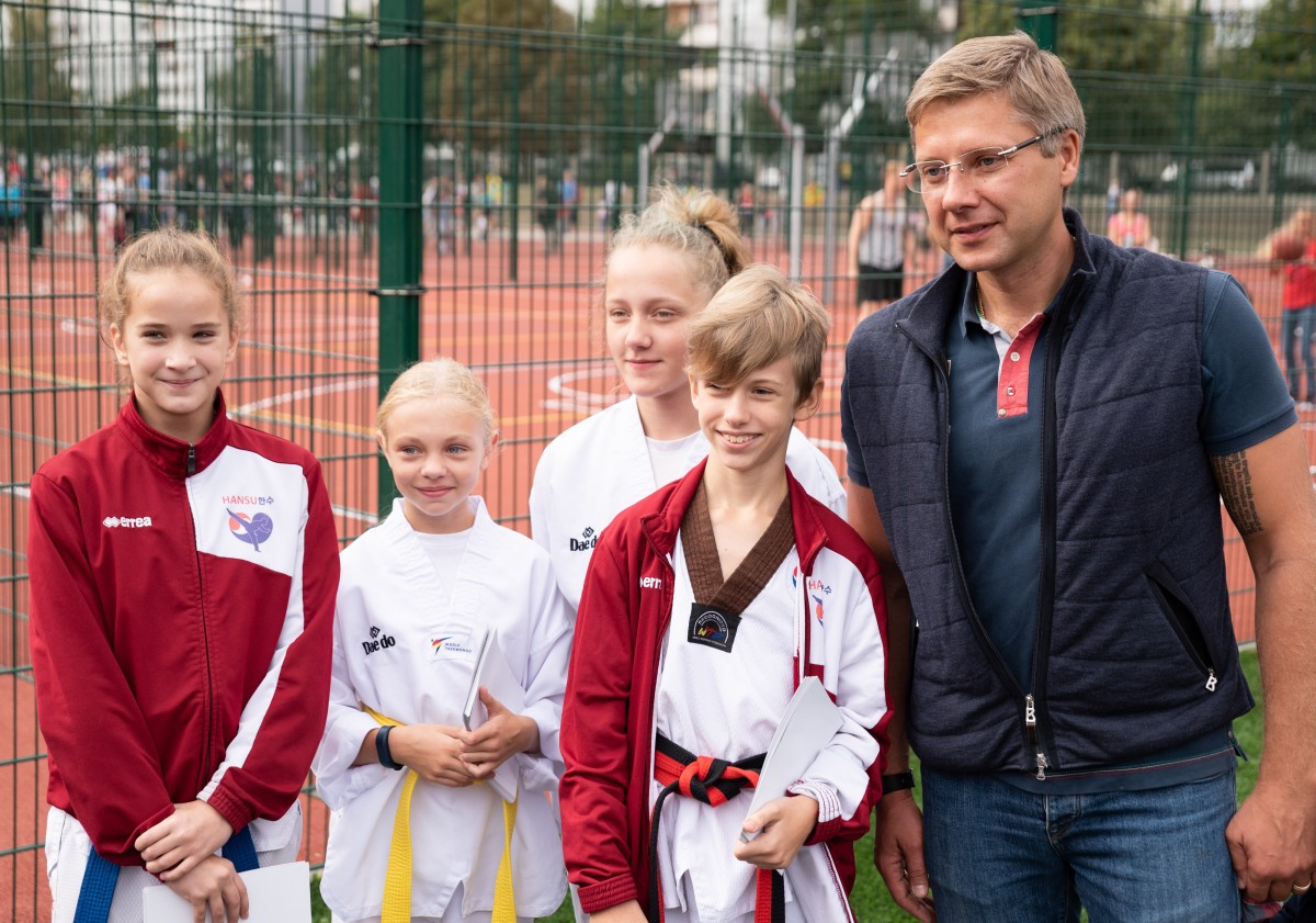 Sporta un aktīvās atpūtas laukums apkaimē pie Mežciema pamatskolas un Rīgas 89.vidusskolas, Hipokrāta ielā 27/29