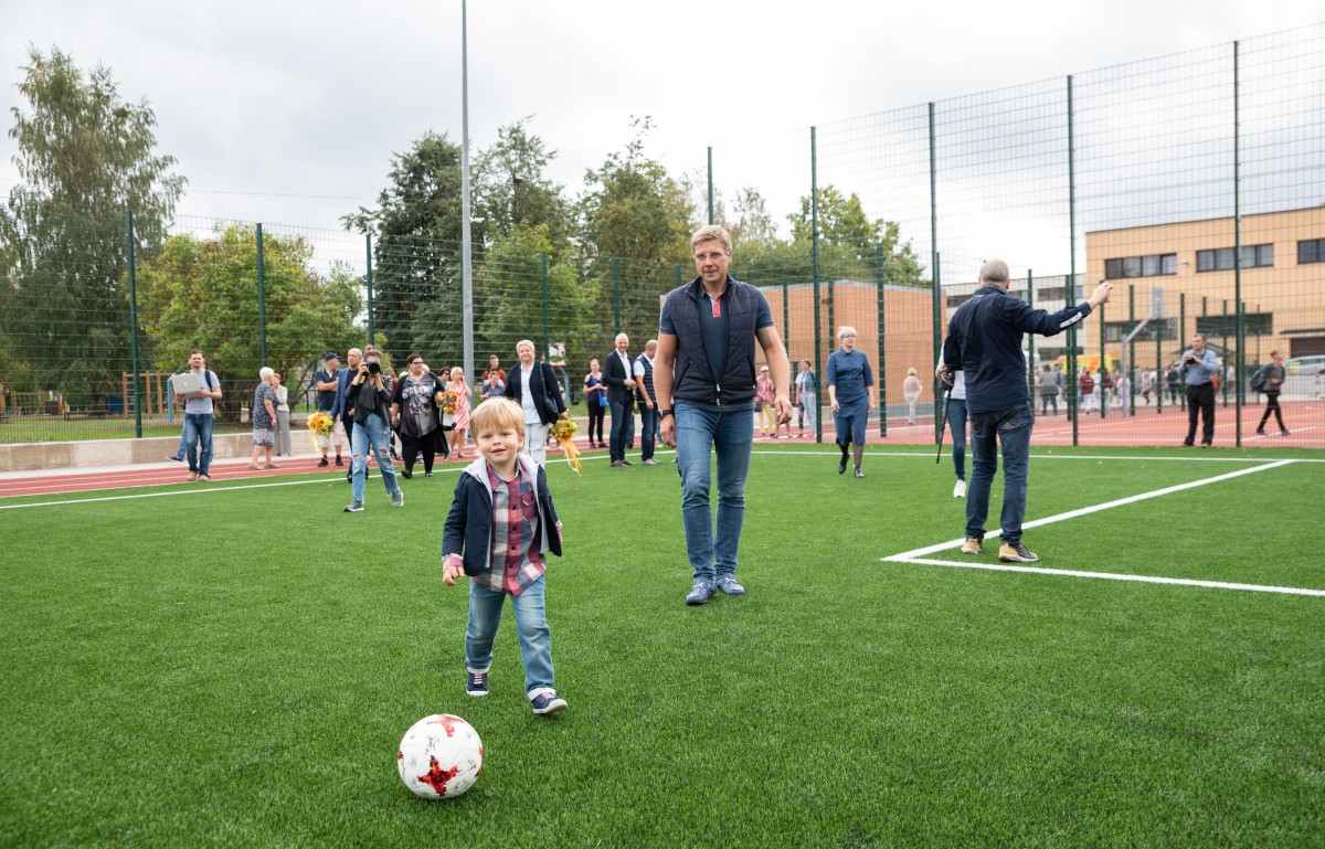 Sporta un aktīvās atpūtas laukums apkaimē pie Mežciema pamatskolas un Rīgas 89.vidusskolas, Hipokrāta ielā 27/29