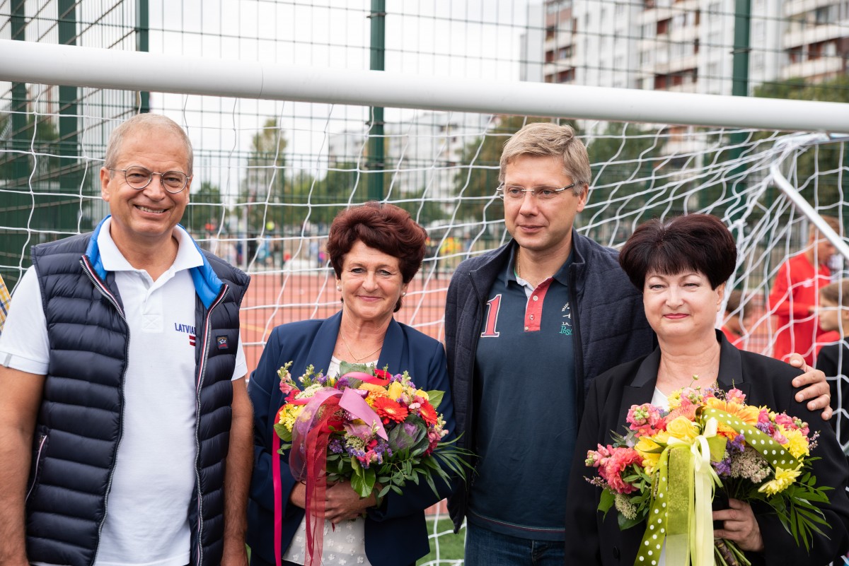 Sporta un aktīvās atpūtas laukums apkaimē pie Mežciema pamatskolas un Rīgas 89.vidusskolas, Hipokrāta ielā 27/29