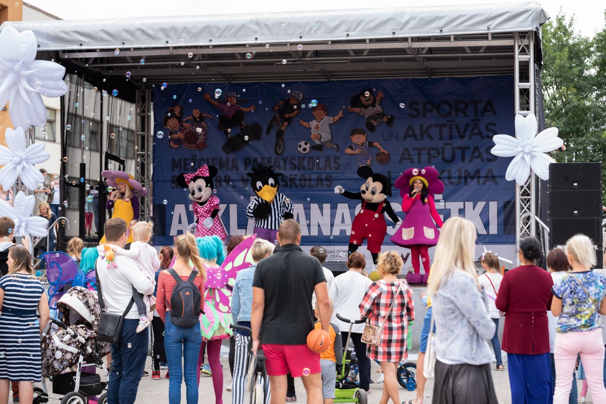 Sporta un aktīvās atpūtas laukums apkaimē pie Mežciema pamatskolas un Rīgas 89.vidusskolas, Hipokrāta ielā 27/29