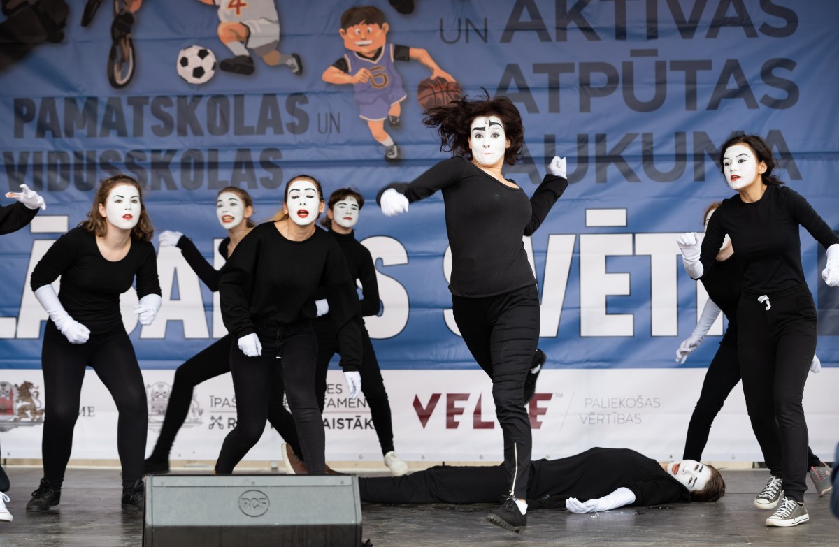 Sporta un aktīvās atpūtas laukums apkaimē pie Mežciema pamatskolas un Rīgas 89.vidusskolas, Hipokrāta ielā 27/29