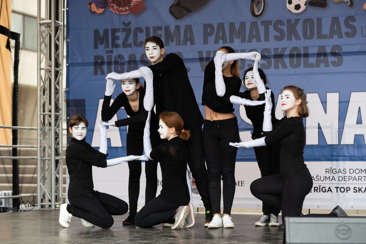 Sporta un aktīvās atpūtas laukums apkaimē pie Mežciema pamatskolas un Rīgas 89.vidusskolas, Hipokrāta ielā 27/29