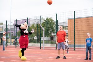 Sporta un aktīvās atpūtas laukums apkaimē pie Mežciema pamatskolas un Rīgas 89.vidusskolas, Hipokrāta ielā 27/29