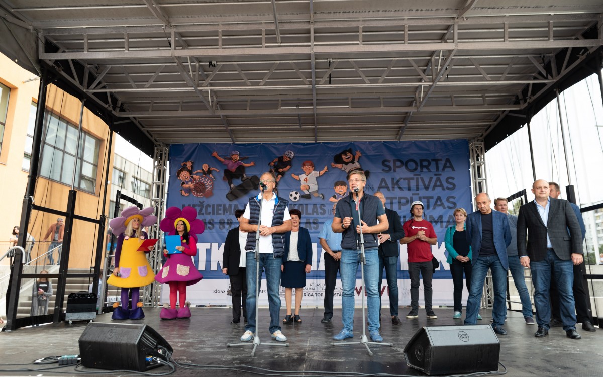 Sporta un aktīvās atpūtas laukums apkaimē pie Mežciema pamatskolas un Rīgas 89.vidusskolas, Hipokrāta ielā 27/29