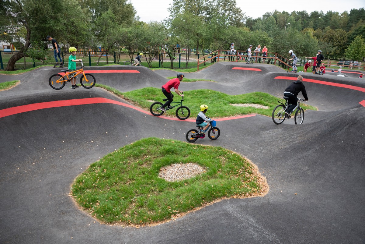 Sporta un aktīvās atpūtas laukums apkaimē pie Mežciema pamatskolas un Rīgas 89.vidusskolas, Hipokrāta ielā 27/29