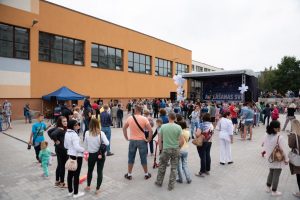 Sporta un aktīvās atpūtas laukums apkaimē pie Mežciema pamatskolas un Rīgas 89.vidusskolas, Hipokrāta ielā 27/29