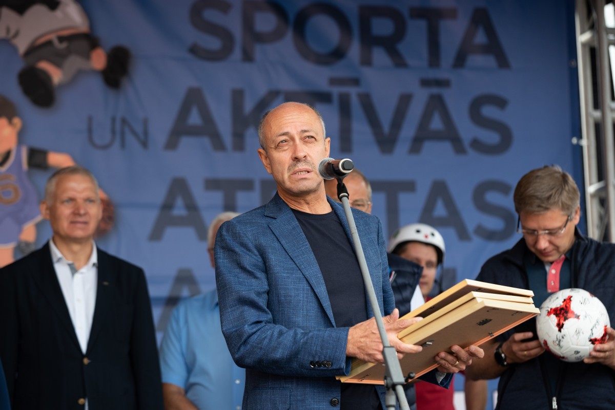 Sporta un aktīvās atpūtas laukums apkaimē pie Mežciema pamatskolas un Rīgas 89.vidusskolas, Hipokrāta ielā 27/29