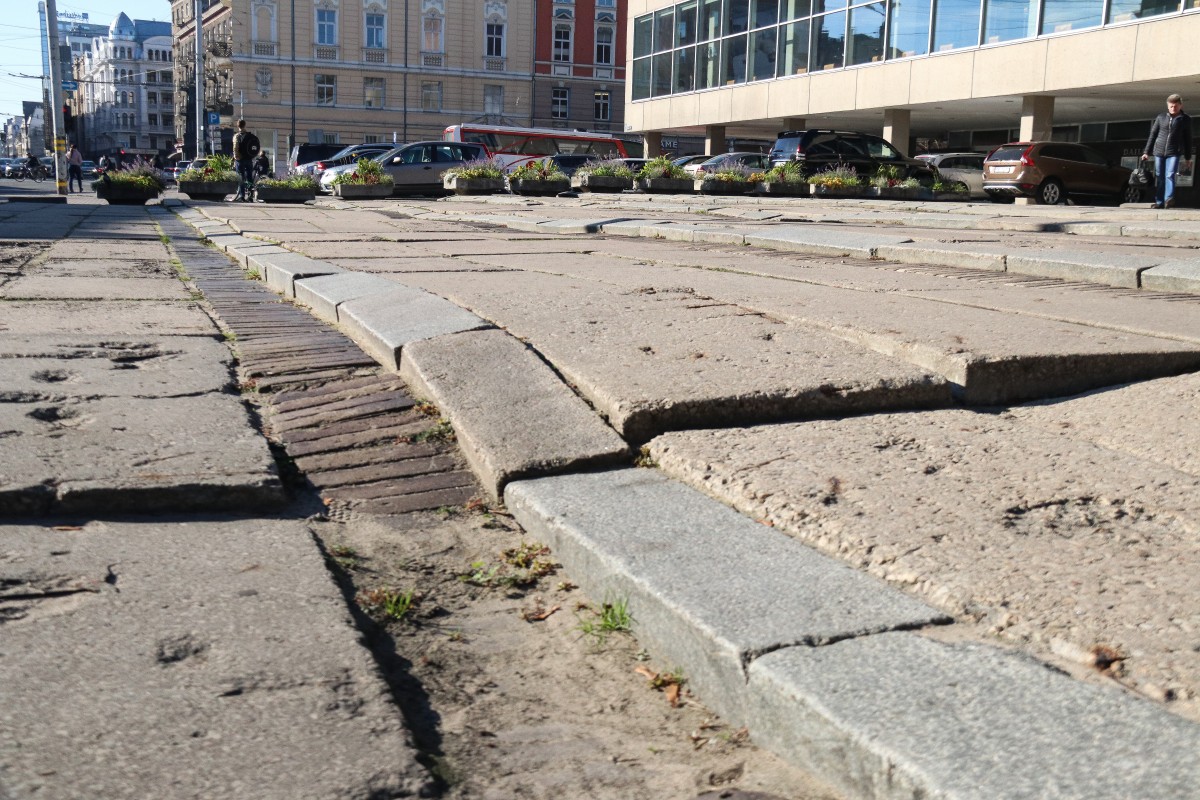 Līdz Dailes teātra 100. gadadienai – 2020.gada novembrim - atjaunos un labiekārtos apkārtesošā skvēra teritoriju