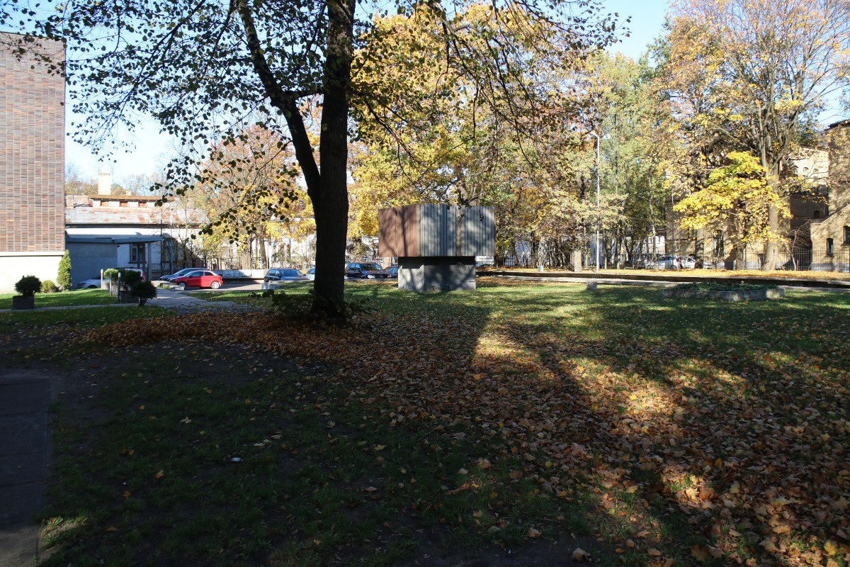 Līdz Dailes teātra 100. gadadienai – 2020.gada novembrim - atjaunos un labiekārtos apkārtesošā skvēra teritoriju