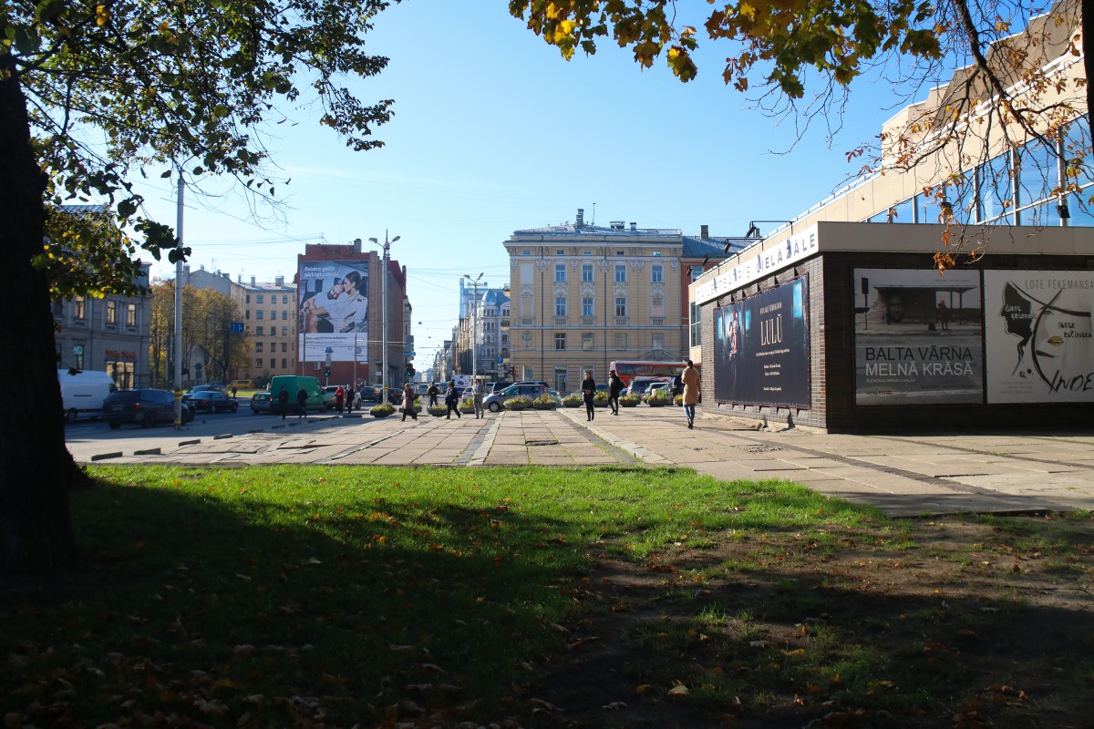 Līdz Dailes teātra 100. gadadienai – 2020.gada novembrim - atjaunos un labiekārtos apkārtesošā skvēra teritoriju