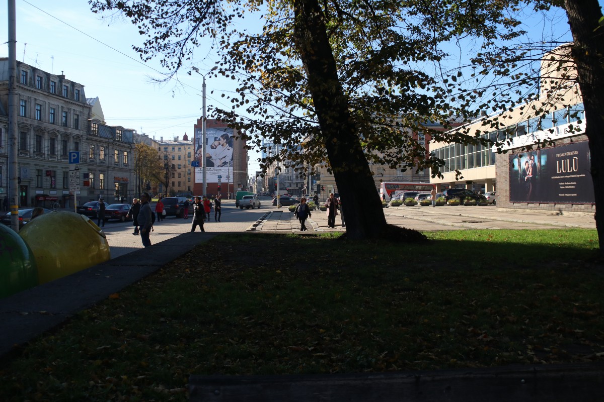 Līdz Dailes teātra 100. gadadienai – 2020.gada novembrim - atjaunos un labiekārtos apkārtesošā skvēra teritoriju