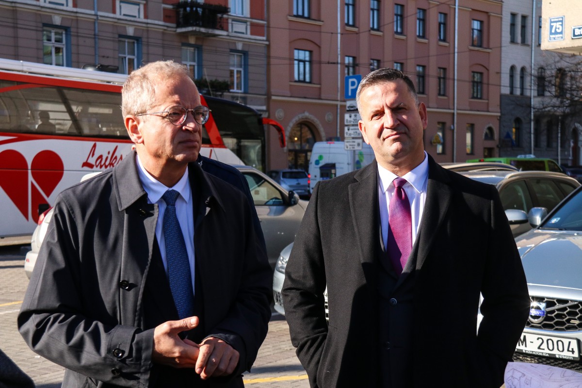 Līdz Dailes teātra 100. gadadienai – 2020.gada novembrim - atjaunos un labiekārtos apkārtesošā skvēra teritoriju