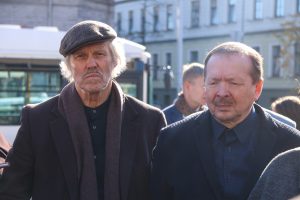 Līdz Dailes teātra 100. gadadienai – 2020.gada novembrim - atjaunos un labiekārtos apkārtesošā skvēra teritoriju