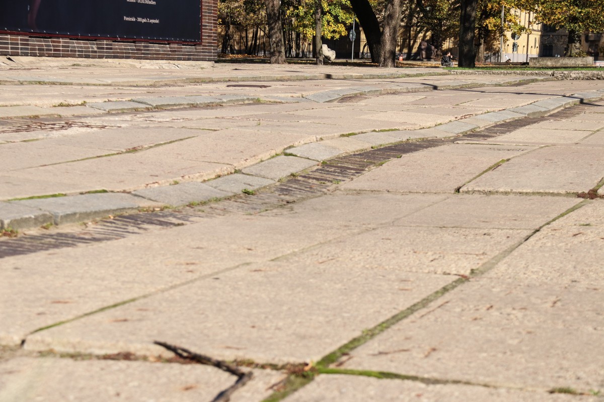 Līdz Dailes teātra 100. gadadienai – 2020.gada novembrim - atjaunos un labiekārtos apkārtesošā skvēra teritoriju