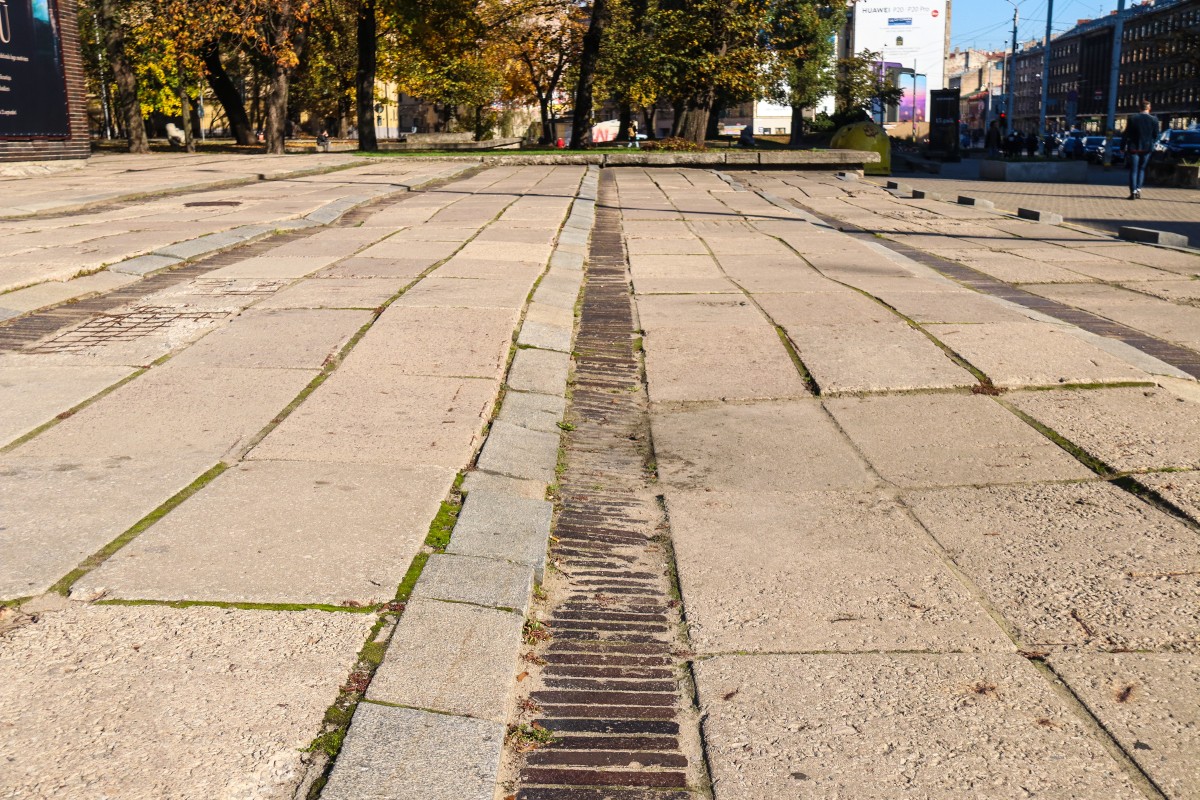 Līdz Dailes teātra 100. gadadienai – 2020.gada novembrim - atjaunos un labiekārtos apkārtesošā skvēra teritoriju