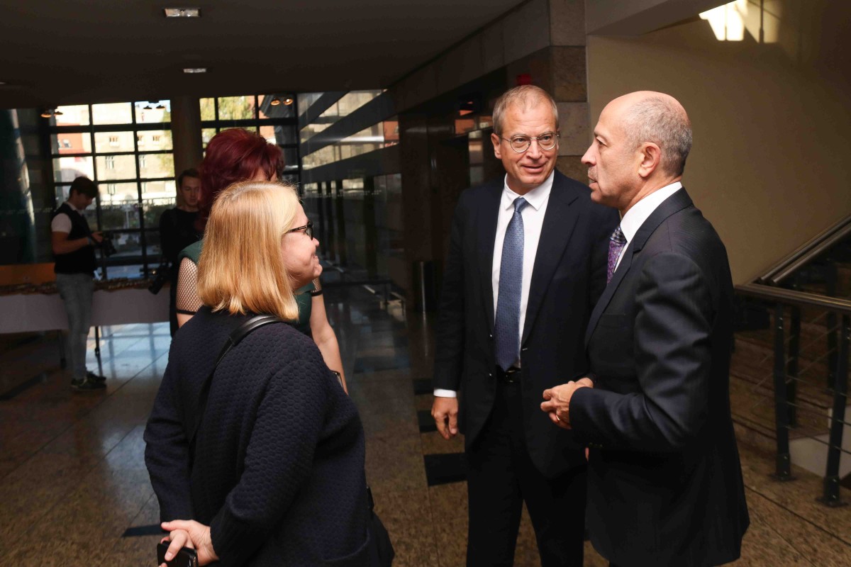 Atklāj ceļojošo foto izstādi “Radošā inženierija II”