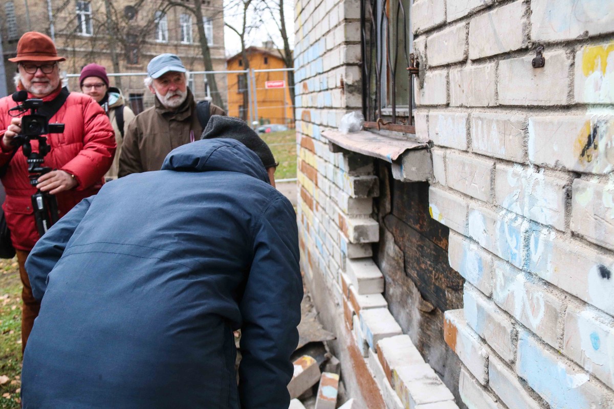 Āgenskalna apkaimes bijušās bibliotēkas “Zvirbulis” vēsturiskai koka ēkai līdz martam veiks arhitektoniski māksliniecisko izpēti