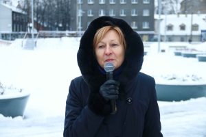 Pie atjaunotās Rīgas Franču liceja vēsturiskās ēkas un Centra sporta kvartālā iedegas Ziemassvētku eglītes