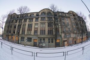 Pilsētas īpašuma komiteja pieņem lēmumu par darbībām ar graustu Kalnciema ielā 2B pēc bīstamības likvidēšanas