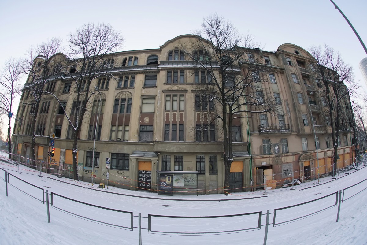 Pilsētas īpašuma komiteja pieņem lēmumu par darbībām ar graustu Kalnciema ielā 2B pēc bīstamības likvidēšanas