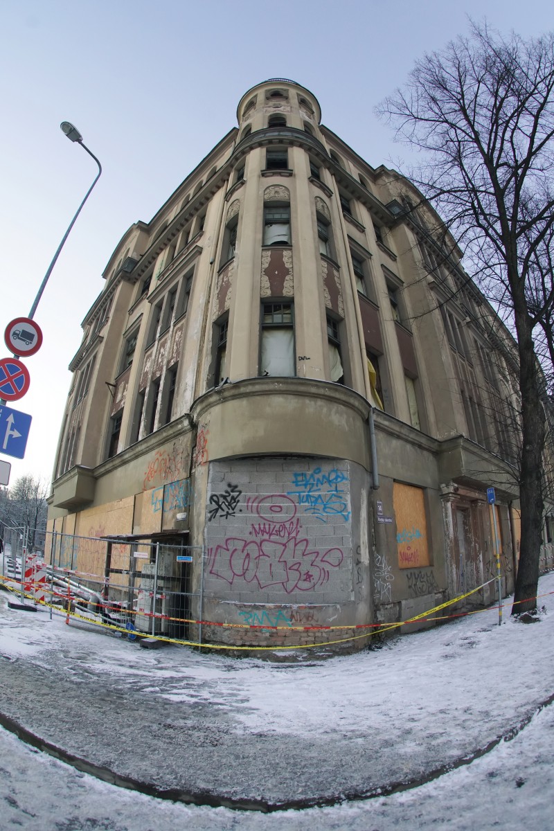 Pilsētas īpašuma komiteja pieņem lēmumu par darbībām ar graustu Kalnciema ielā 2B pēc bīstamības likvidēšanas