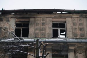 Pilsētas īpašuma komiteja pieņem lēmumu par darbībām ar graustu Kalnciema ielā 2B pēc bīstamības likvidēšanas