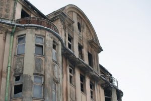 Pilsētas īpašuma komiteja pieņem lēmumu par darbībām ar graustu Kalnciema ielā 2B pēc bīstamības likvidēšanas