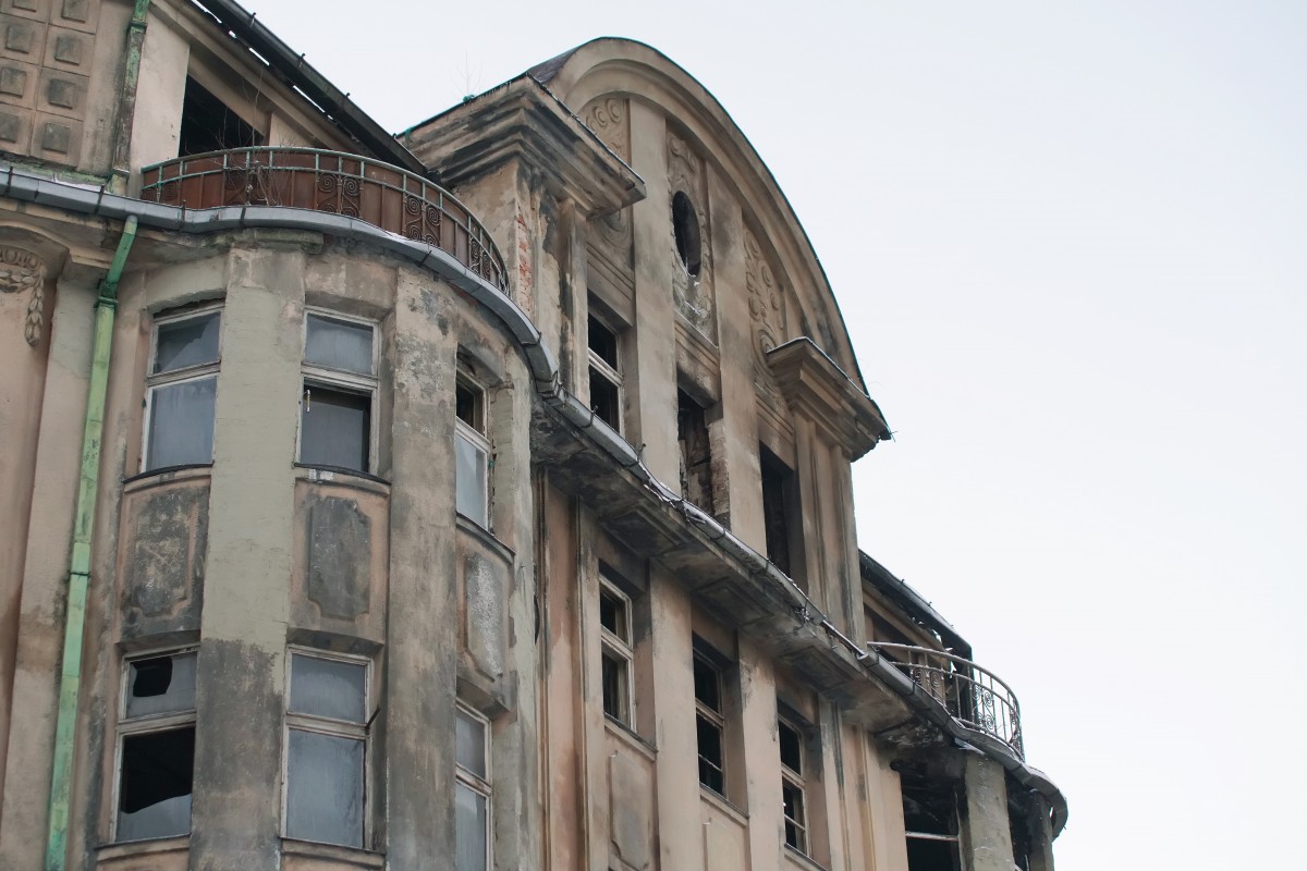 Pilsētas īpašuma komiteja pieņem lēmumu par darbībām ar graustu Kalnciema ielā 2B pēc bīstamības likvidēšanas