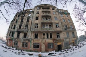 Pilsētas īpašuma komiteja pieņem lēmumu par darbībām ar graustu Kalnciema ielā 2B pēc bīstamības likvidēšanas