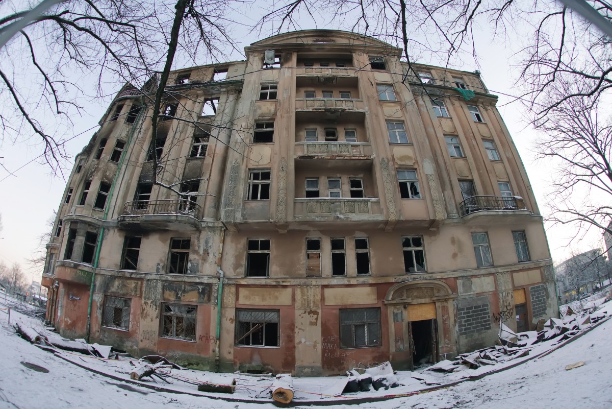 Pilsētas īpašuma komiteja pieņem lēmumu par darbībām ar graustu Kalnciema ielā 2B pēc bīstamības likvidēšanas