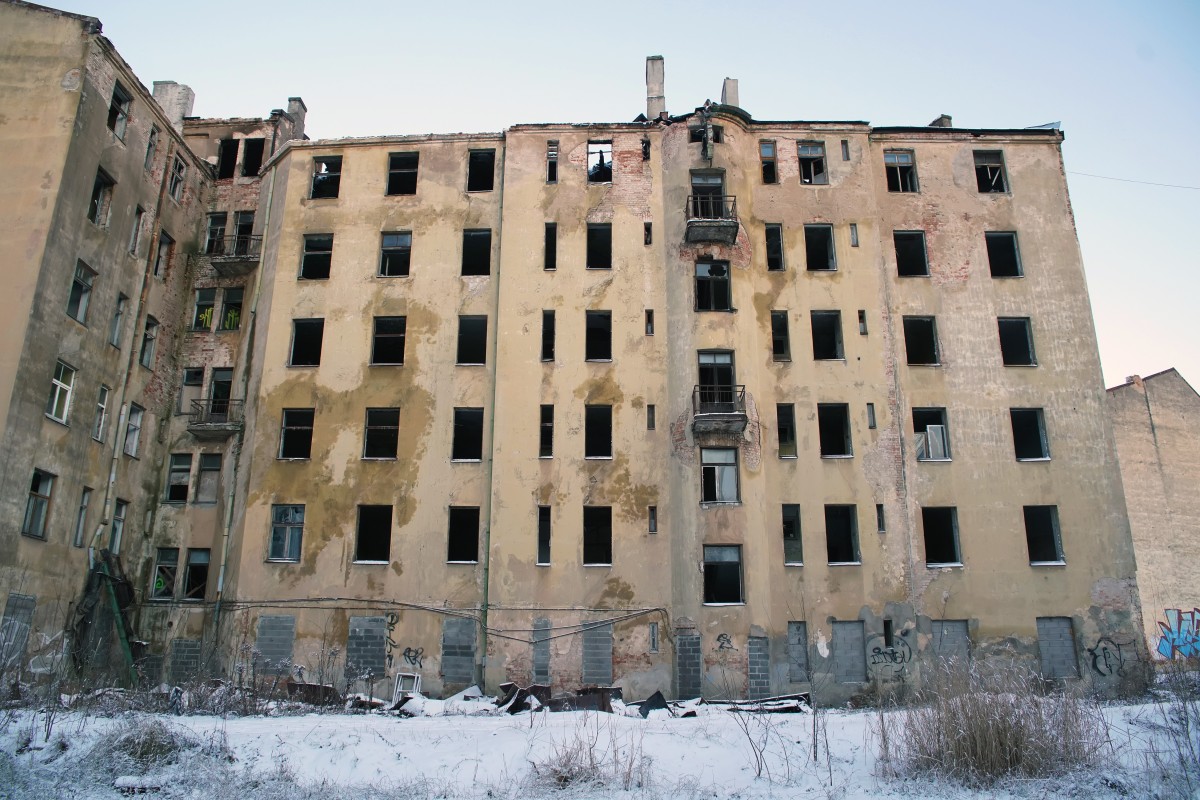 Pilsētas īpašuma komiteja pieņem lēmumu par darbībām ar graustu Kalnciema ielā 2B pēc bīstamības likvidēšanas