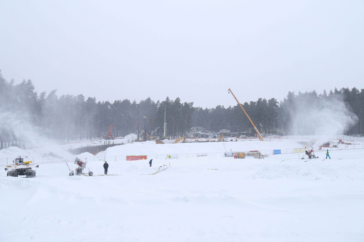 Mežaparka Lielās estrādes skatītāju laukā ierīkotais “Rīgas sniega parks” aicina izbaudīt ziemas sportiskās aktivitātes