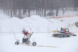 Mežaparka Lielās estrādes skatītāju laukā ierīkotais “Rīgas sniega parks” aicina izbaudīt ziemas sportiskās aktivitātes