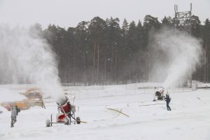 Mežaparka Lielās estrādes skatītāju laukā ierīkotais “Rīgas sniega parks” aicina izbaudīt ziemas sportiskās aktivitātes