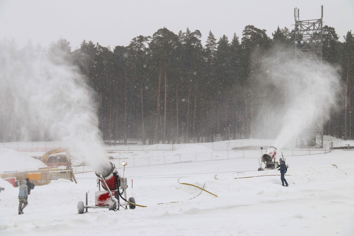Mežaparka Lielās estrādes skatītāju laukā ierīkotais “Rīgas sniega parks” aicina izbaudīt ziemas sportiskās aktivitātes