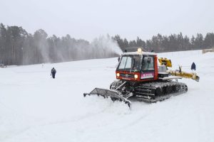 Mežaparka Lielās estrādes skatītāju laukā ierīkotais “Rīgas sniega parks” aicina izbaudīt ziemas sportiskās aktivitātes