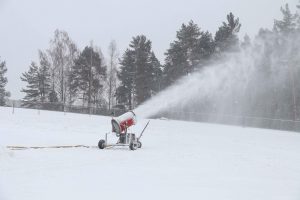 Mežaparka Lielās estrādes skatītāju laukā ierīkotais “Rīgas sniega parks” aicina izbaudīt ziemas sportiskās aktivitātes