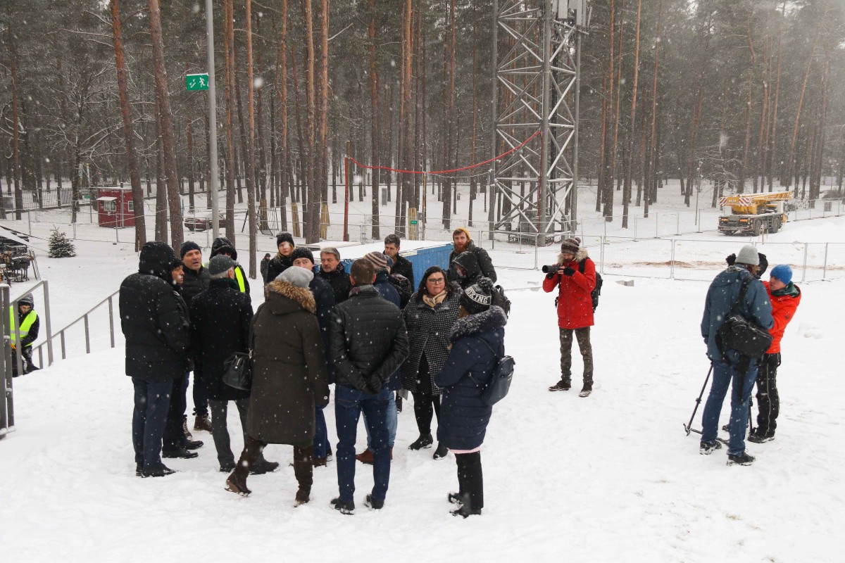 Mežaparka Lielās estrādes skatītāju laukā ierīkotais “Rīgas sniega parks” aicina izbaudīt ziemas sportiskās aktivitātes