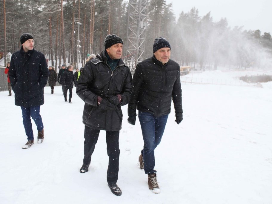 Mežaparka Lielās estrādes skatītāju laukā ierīkotais “Rīgas sniega parks” aicina izbaudīt ziemas sportiskās aktivitātes