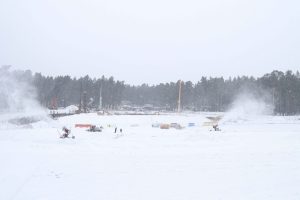 Mežaparka Lielās estrādes skatītāju laukā ierīkotais “Rīgas sniega parks” aicina izbaudīt ziemas sportiskās aktivitātes