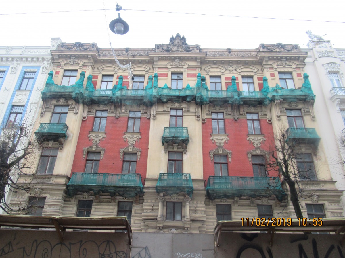 Četrus pilsētas graustus sakārtos piespiedu kārtā, divus nojauks