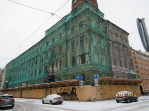 Četrus pilsētas graustus sakārtos piespiedu kārtā, divus nojauks