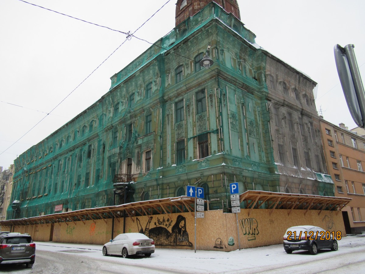 Četrus pilsētas graustus sakārtos piespiedu kārtā, divus nojauks