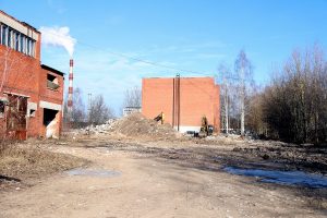 Apzinās nelegālās izgāztuves Rīgā; īpašniekiem uzdos sakopt izgāztuvi Kurzemes prospektā 3E