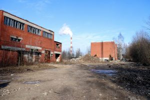 Apzinās nelegālās izgāztuves Rīgā; īpašniekiem uzdos sakopt izgāztuvi Kurzemes prospektā 3E