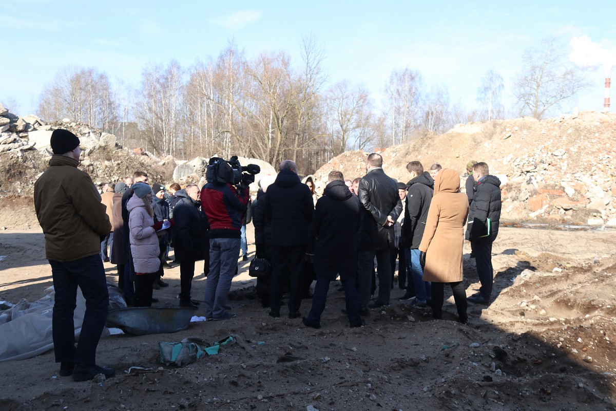 Apzinās nelegālās izgāztuves Rīgā; īpašniekiem uzdos sakopt izgāztuvi Kurzemes prospektā 3E