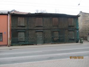 Graustus Krišjāņa Valdemāra ielā 105 un Avotu ielā 63 A sakārtos piespiedu kārtā