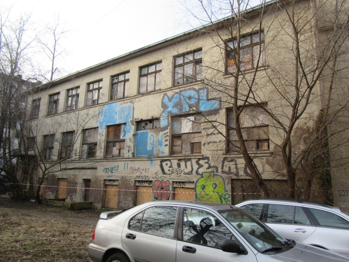 Graustus Krišjāņa Valdemāra ielā 105 un Avotu ielā 63 A sakārtos piespiedu kārtā